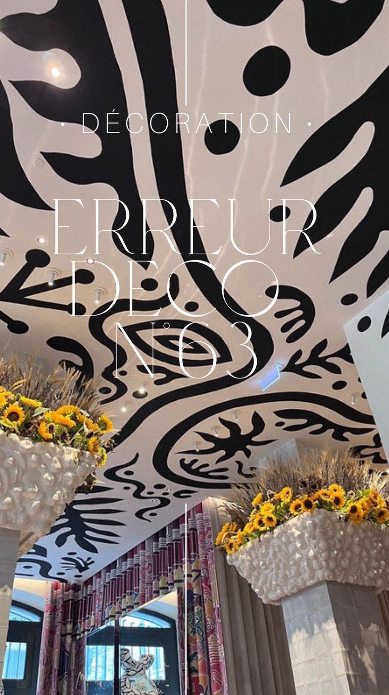 🎯 Erreur déco #63 : délaisser le plafond  Le plafond est souvent le grand oublié de la déco, alors qu’il offre une belle opportunité de créer un effet “wow”.  Astuce  Une couleur contrastée, un papier peint graphique, ou même des moulures peuvent transformer une pièce et attirer le regard vers le haut, donnant une nouvelle dimension à l’espace.  Ne sous-estimez pas cette “cinquième façade”. Avec un peu d’audace, le plafond peut devenir la cerise sur le gâteau de votre déco !  #designerdebonheur #design #decoration #deco #déco #home #homedesign #architectureinterieure #designinterieur #erreur #erreuràéviter