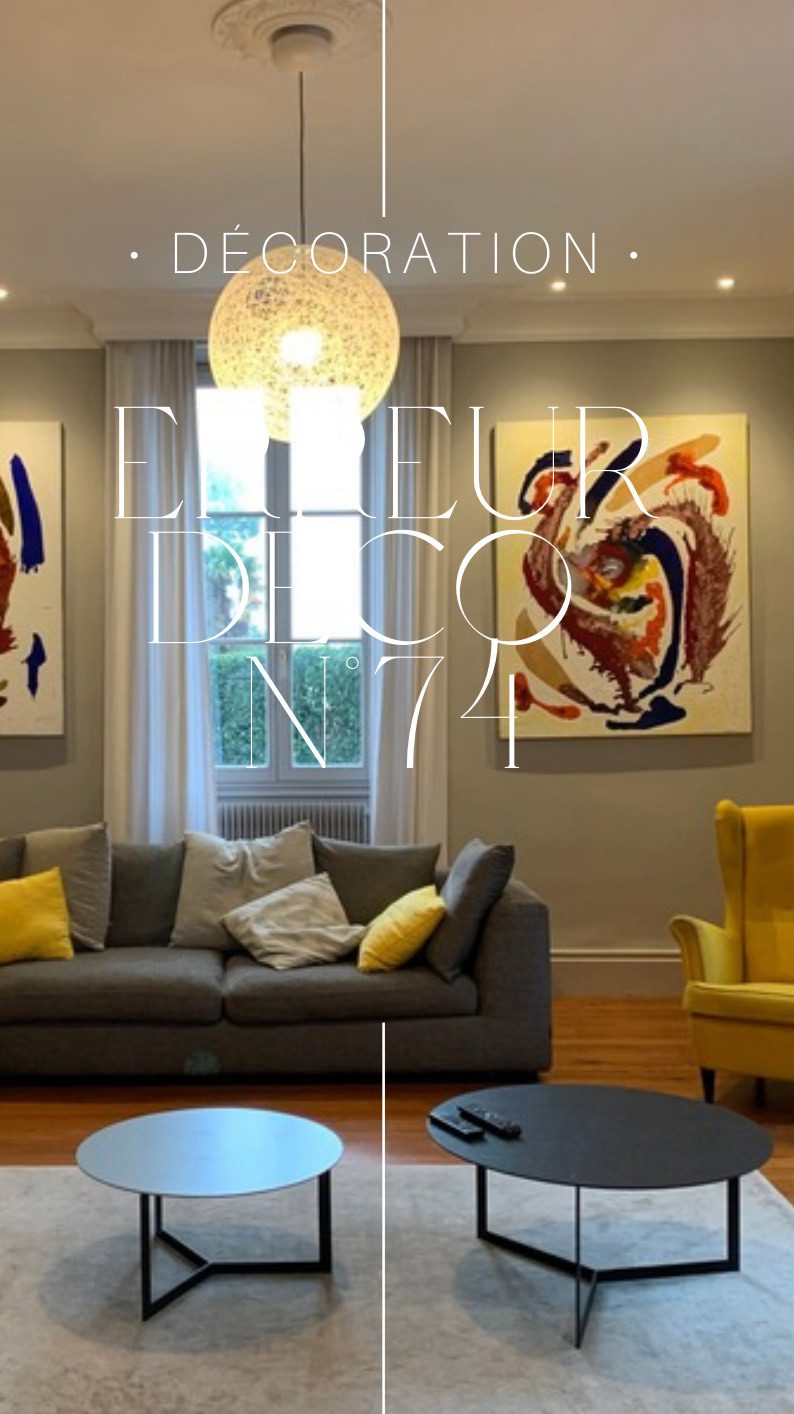 🎯 Erreur déco #74 : Remplir tous les coins de la pièce  C’est un réflexe que l’on peut avoir de vouloir remplir tous les coins du salon avec des meubles, des commodes, des chaises d’appoint.… un lampadaire....Laissez de l’espace, ne surchargez pas trop et si vous laissez les coins de votre salon vides, vous aurez une sensation de salon plus spacieux.  #designerdebonheur #design #decoration #deco #déco #home #homedesign #architectureinterieure #designinterieur #erreur #erreuràéviter