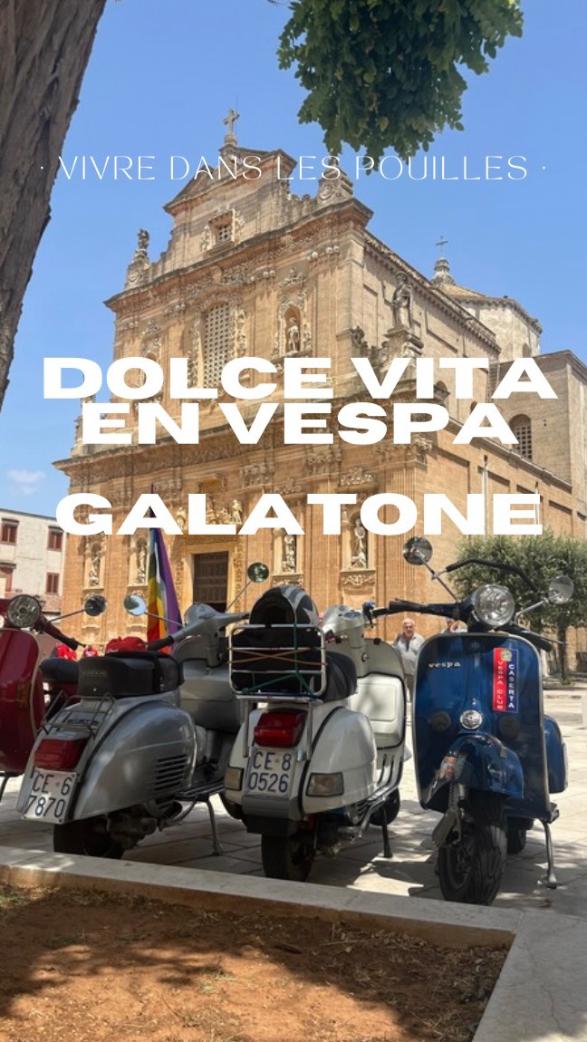 🛵 À Galatone, les matins ont décidément un goût de dolce vita.
Un matin comme les autres à Galatone. On gare sa Vespa, on commande un cappuccino, on échange deux nouvelles avec les voisins… et la journée peut commencer. Ici, la dolce vita ne se raconte pas. Elle se gare sur la place du village. ☀️
#pouilles #salento #vespa  🛵 A Galatone, le mattine hanno decisamente il sapore della dolce vita.
Una tipica mattina a Galatone. Parcheggi la tua Vespa, ordini un cappuccino, scambi due chiacchiere con i vicini… e la giornata può iniziare. Qui, la dolce vita non è qualcosa di cui si parla. È qualcosa che si vive direttamente nella piazza de la chiesa. ☀️  🛵 In Galatone, mornings definitely have a taste of la dolce vita.
A typical morning in Galatone. You park your Vespa, order a cappuccino, exchange a few words with the neighbors… and the day can begin. Here, la dolce vita isn’t something you talk about. It’s something you experience right in the village center. ☀️  #designerdebonheur #design