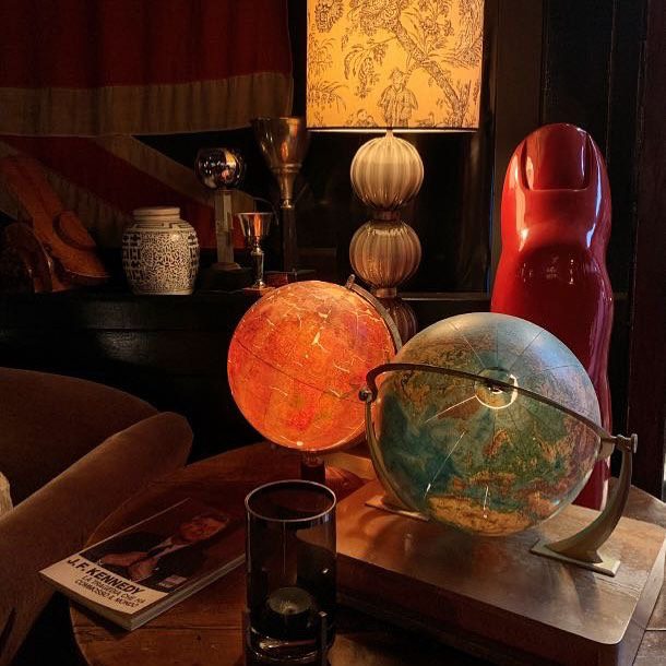 Ce que votre intérieur dit (en secret) de vous? 🤫
🪞 Et si vos murs racontaient votre histoire mieux que vos mots? Si votre canapé trahissait votre besoin de sécurité… ou de liberté? Oui, votre intérieur dit tout de vous 😉
Bienvenue dans une exploration déco-psy (mais joyeuse, promis), où chaque recoin de votre maison murmure quelque chose sur qui vous êtes… ou qui vous avez envie de devenir. Ce n’est ni bon, ni mauvais : c’est révélateur. Et aujourd’hui, je vous invite à ouvrir l’œil… et le bon. #designerdebonheur  L’article est sur le blog 👉 https://apprendre-a-decorer-autrement.com/deco-que-votre-interieur-dit-en-secret-de-vous